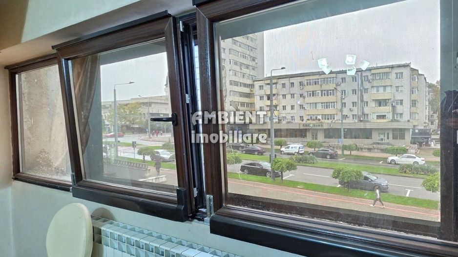 Apartament cu 3 camere transformat in 2 camere, etaj 1,  zona Ultracentral; - Poză 9