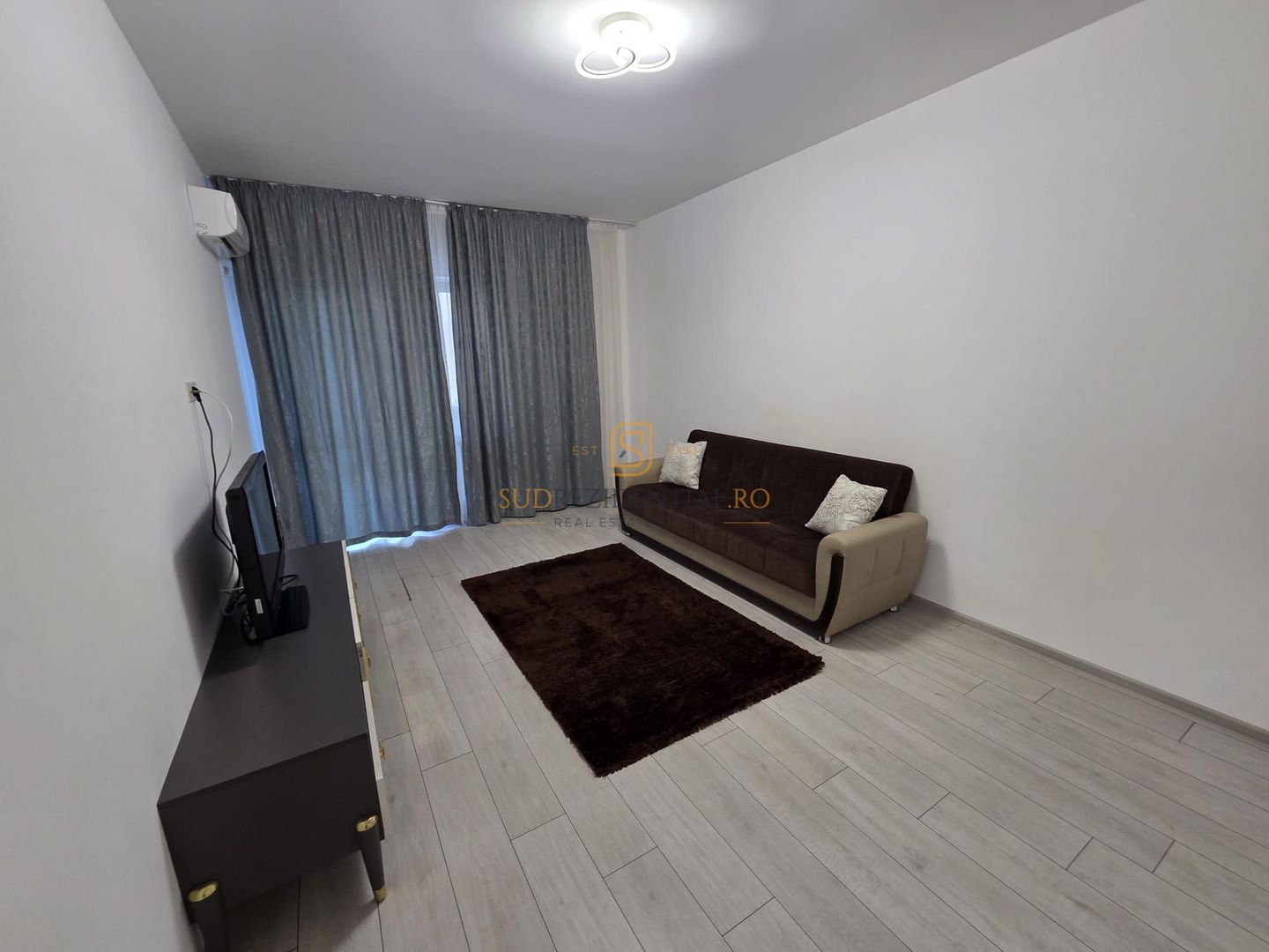 Apartament 2 camere de închiriat, The Grand Kristal Residence Sector 4 - Poză 14