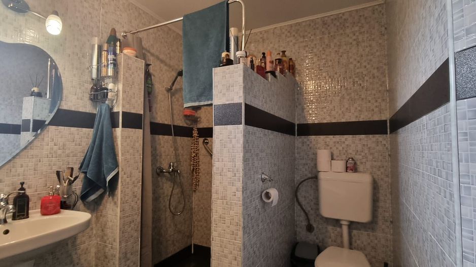 Parter cu structură pentru etaj, curte amenajată și organizare impeca - Poză 34