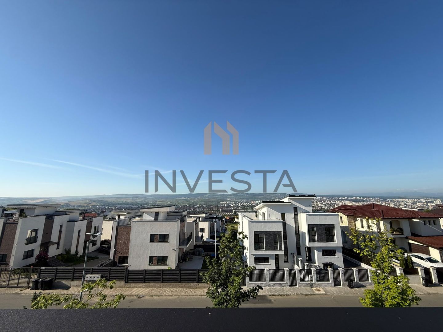 Casa moderna cu terasa panoramica de 40 mp, zona Voronet, Iris - Poză 10