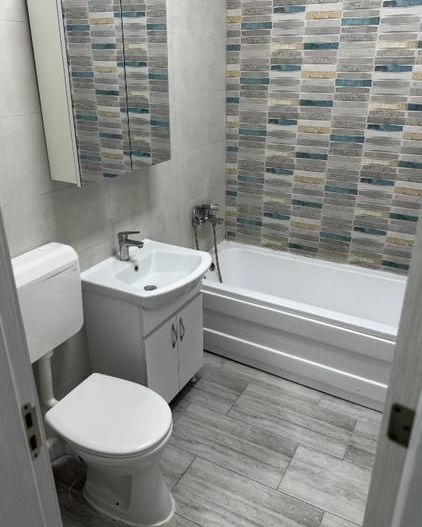 De inchiriat apartament cu 2 camere NEMOBILAT , Metalurgiei sector4 - Poză 9