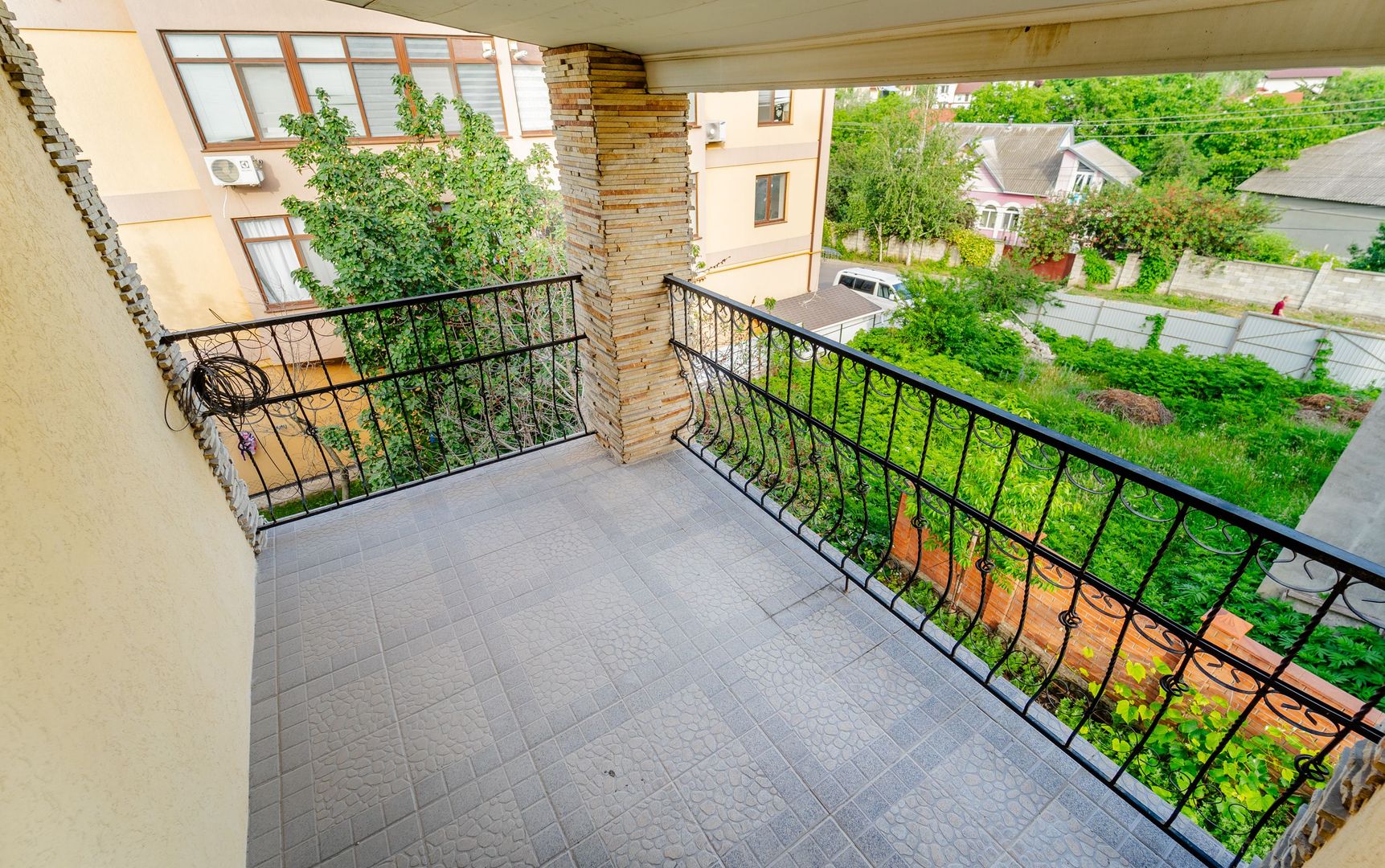 Casă  în 2 nivele - Durlești - Poză 19