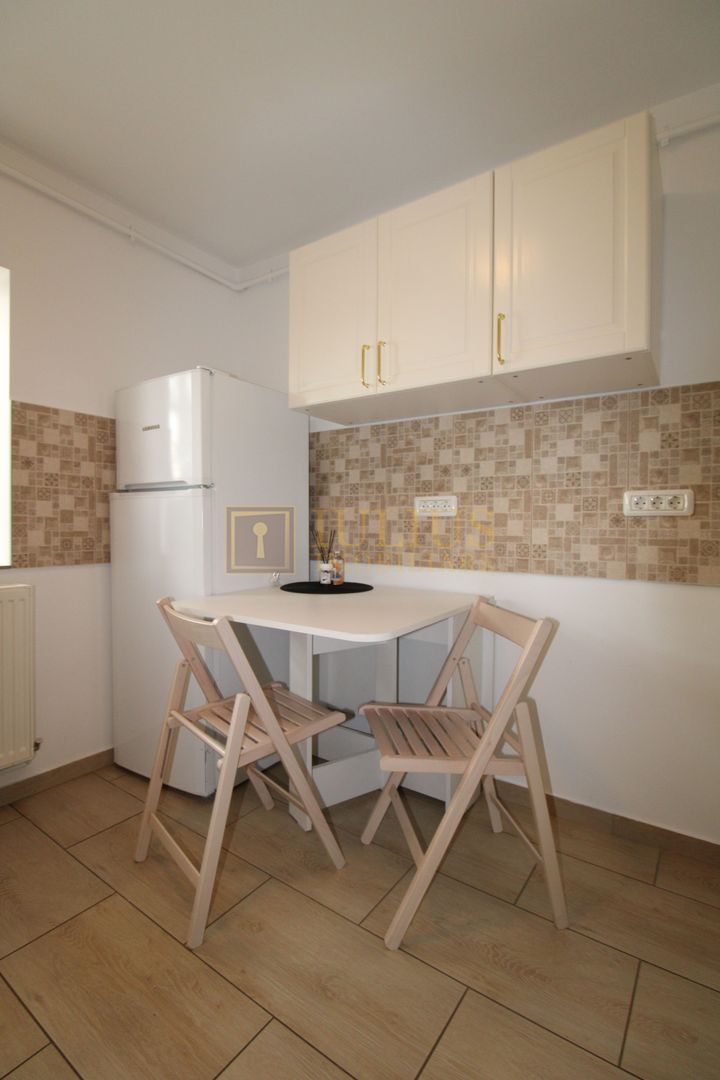 Zona Lunei, 3 camere, centrala proprie. - Poză 10