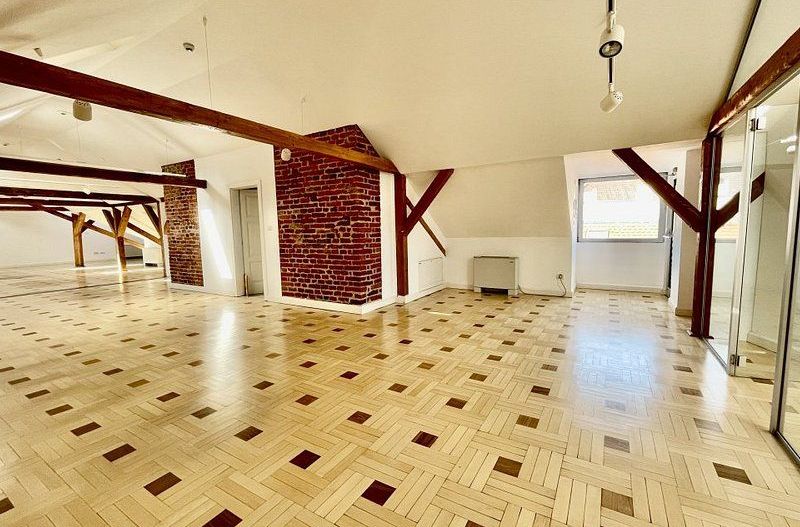 Mansardă cochetă în Piața Unirii - Poză 1