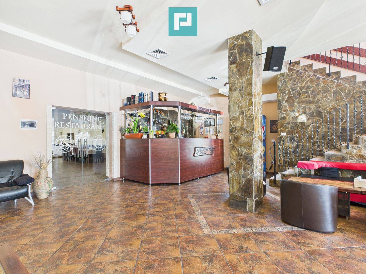 Casă și clădire de apartamente la Orțișoara - Poză 2