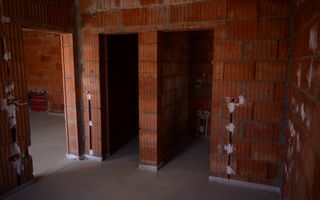 Sanandrei, Duplex pe PArter , 3 Dormitoare, 2 bai, Dresing, Perete Dublu - Poză 12