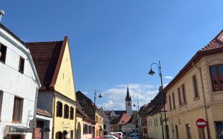 Patru spatii comerciale + locuinta + teren construibil / zona Centrala - Poză 1