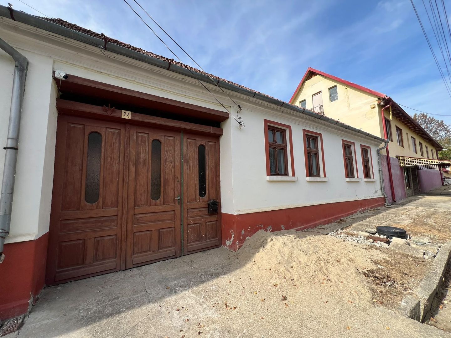 Casă de vânzare în Slatina-Nera. Un refugiu aproape de natură. - Poză 1