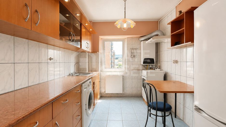 Apartament cu 3 camere, zona Dunarii - Poză 1