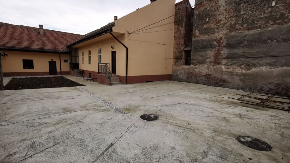 Casa singur in curte-zona Girocului - Poză 13
