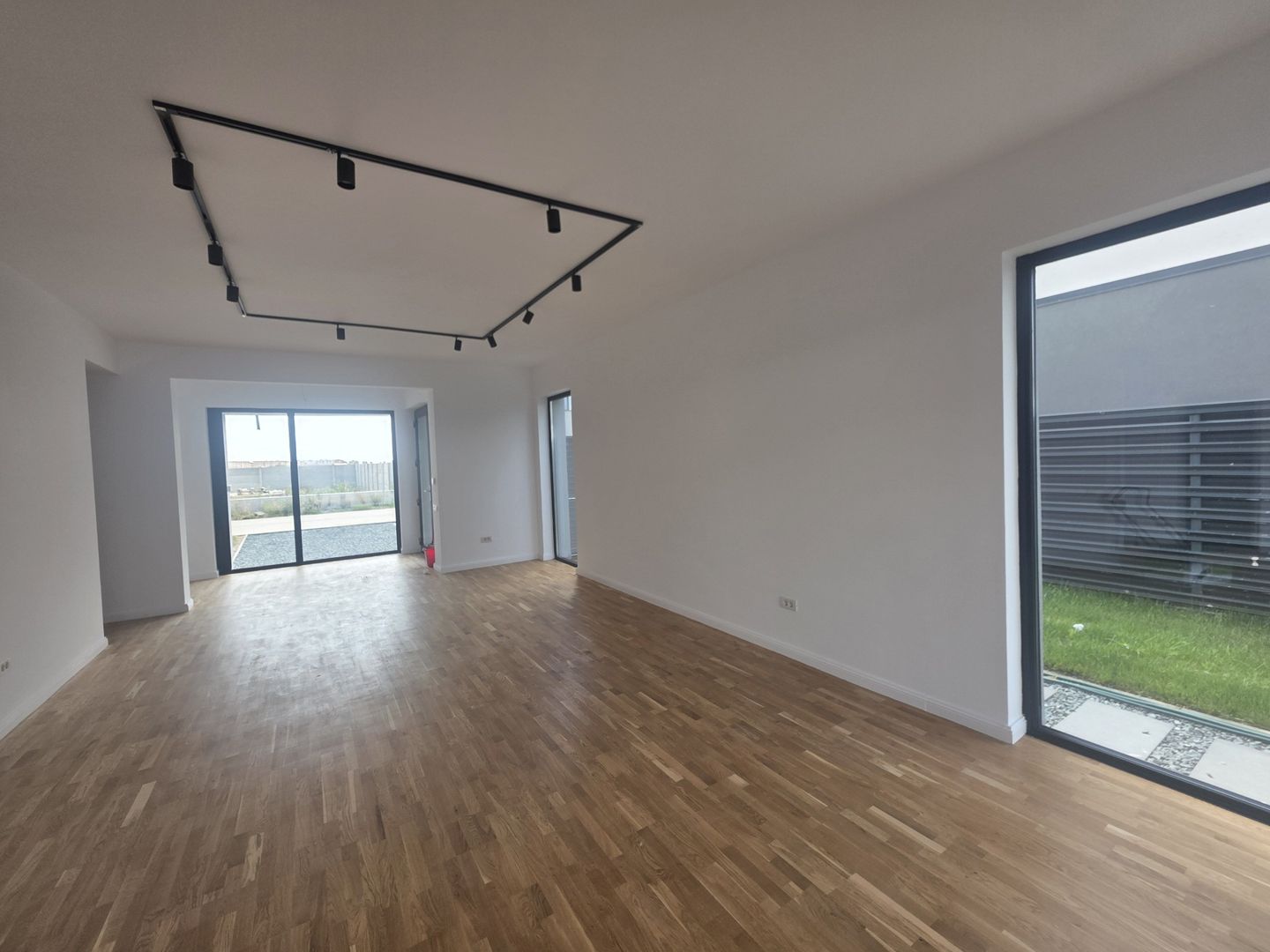 Vila LUX | 5 camere | TUNARI - Poză 2