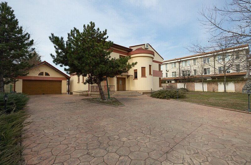 Vila cu 750 mp utili si teren de 1.480 mp in Erou Iancu Nicolae - Poză 3