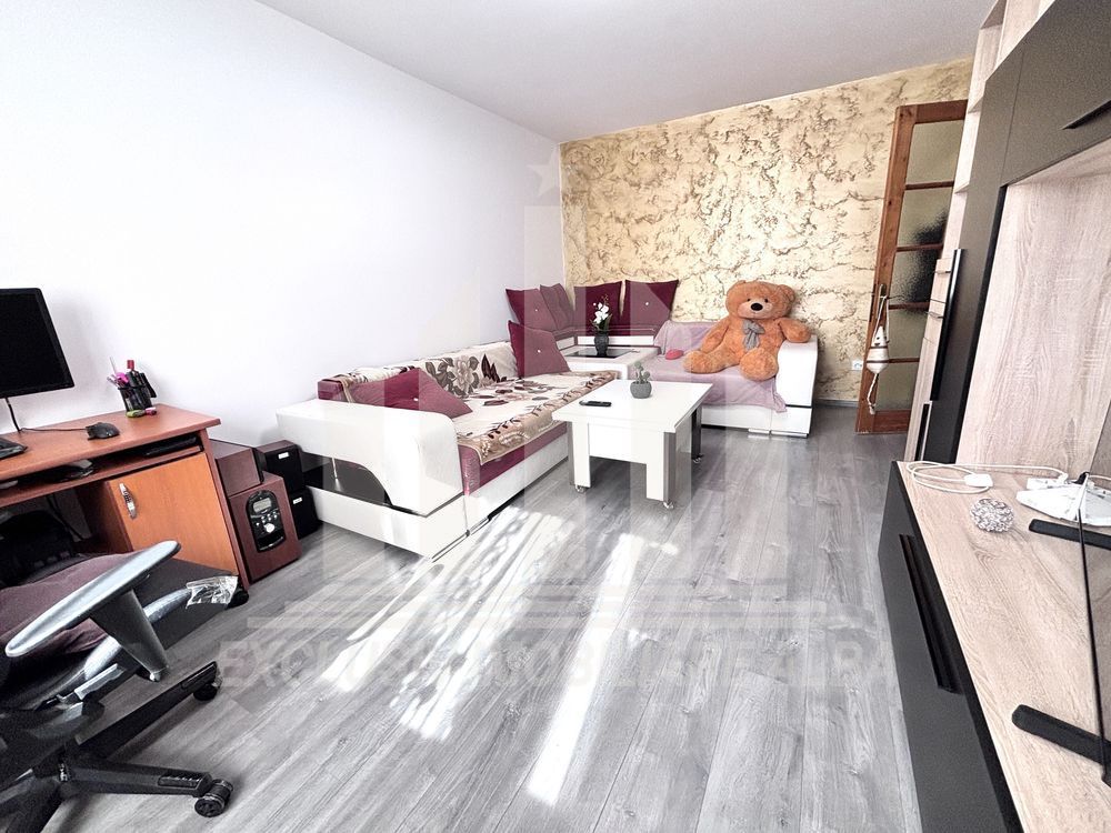 Apartament 3 camere, decomandat, zona Cetate-Liceul Sportiv - Poză 2