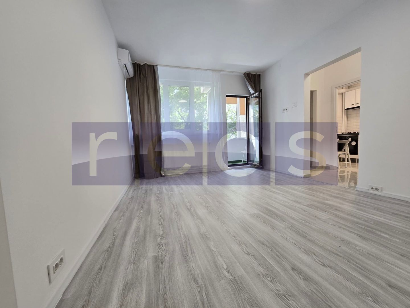 VANZARE 2 CAMERE | CENTRALA PROPRIE | COMPLET RENOVAT | ZONA DOMENII /  1 MAI - Poză 1