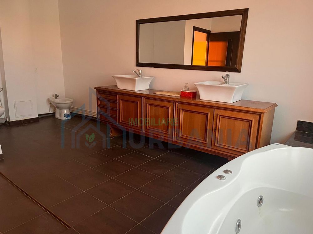 Apartament renovat, decomandat, 3 camere, de închiriat în Iași - Poză 2