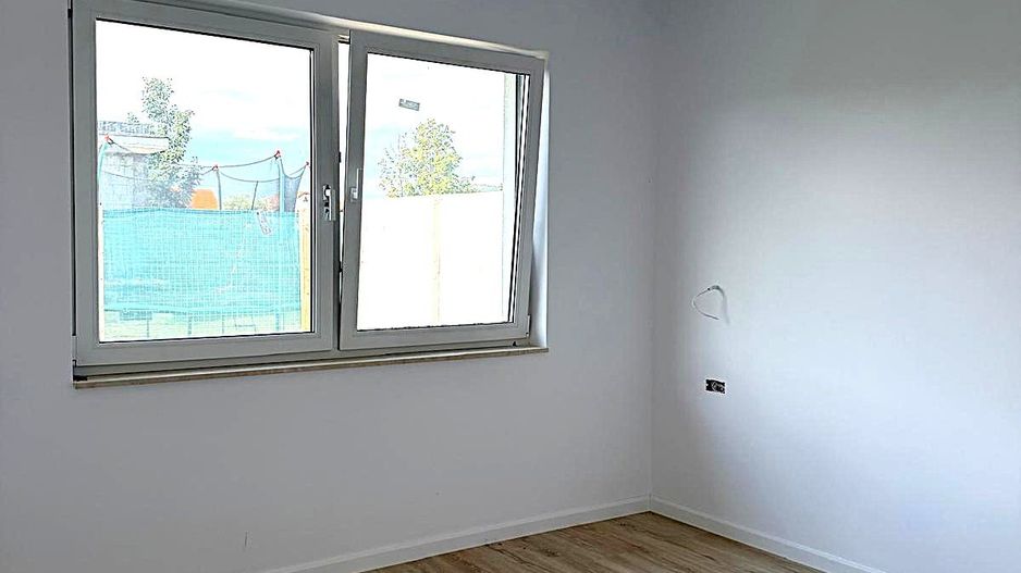 Casa de vanzare pe un singur nivel zona ORIZONT pret 220 negociabil - Poză 9