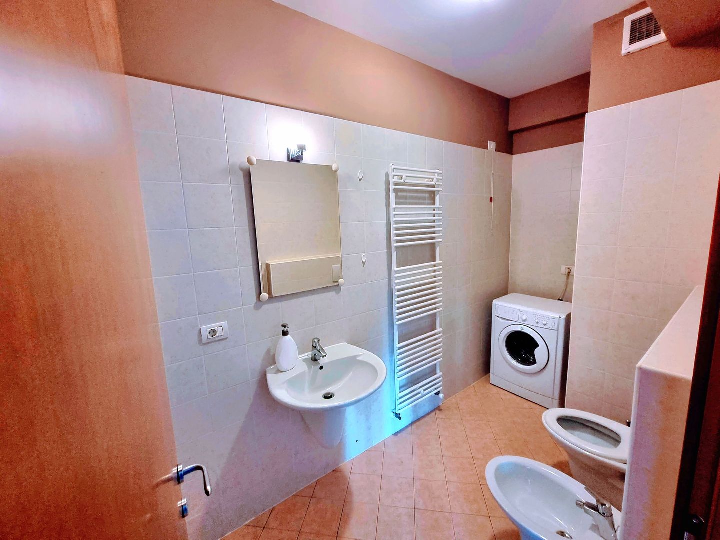 Ansamblul Rezidențial RING. Apartament spațios, zona Torontalului - Poză 8