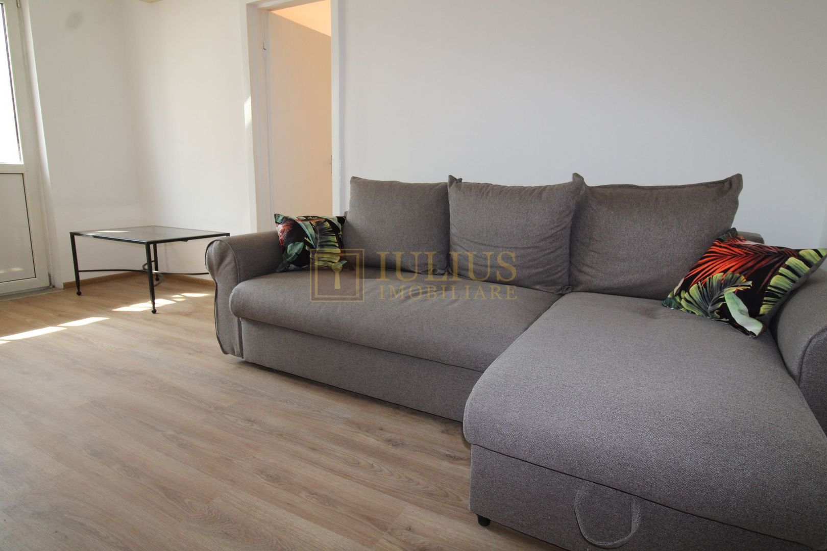 2 camere, vis a vis de Spitalul Judetean, ideal pentru doctori sau studenti - Poză 2