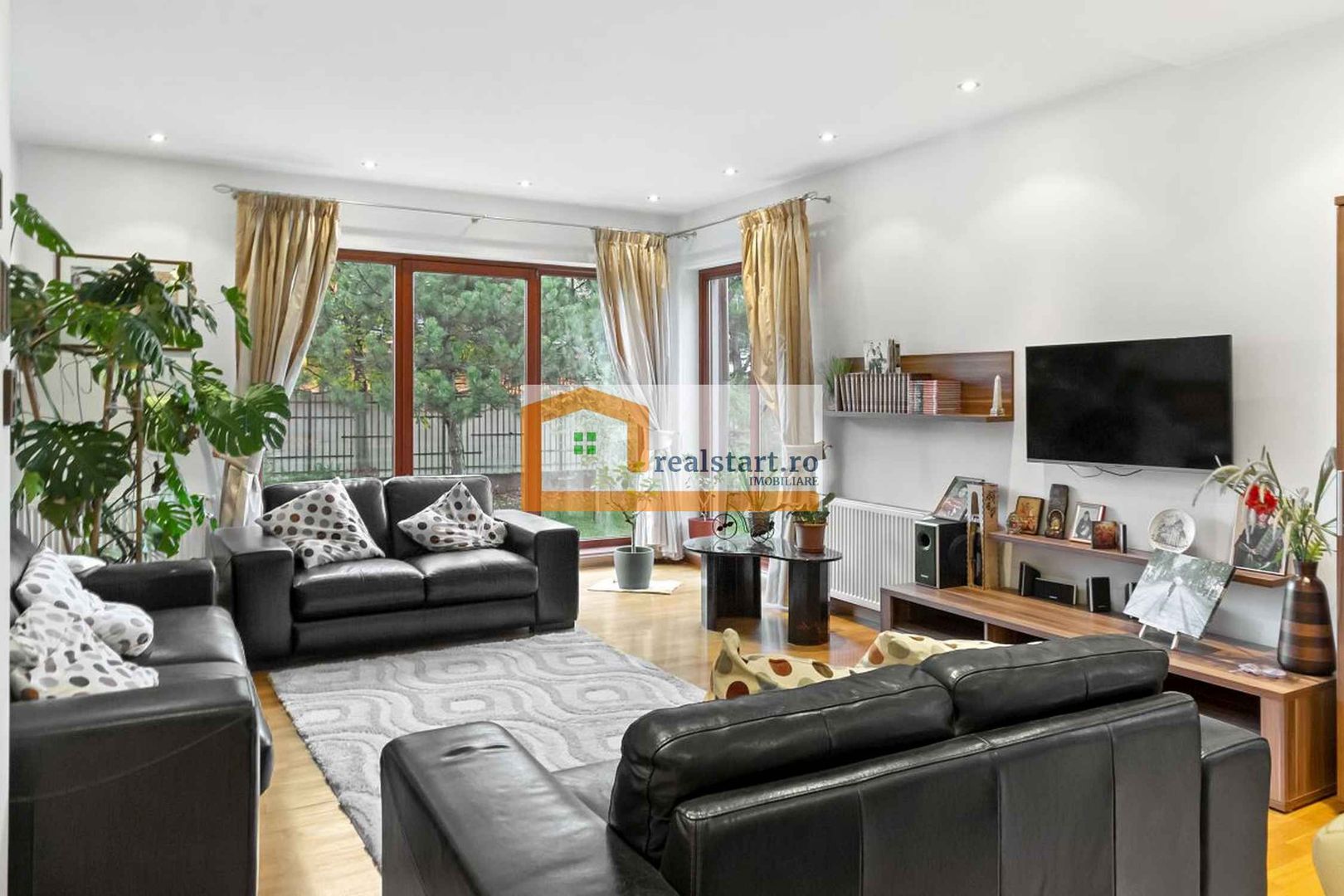 La Liziera Padure, Vila cu teren 685mp, mobilata si utilata - Poză 3