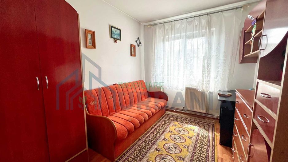 Apartament de vânzare, 3 camere, semidecomandat, mobilat și utilat, Pașcani - Poză 1