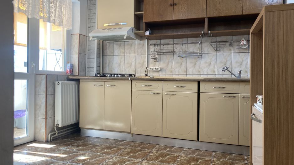 Vanzare apartament cu 4 camere luminos, vedere deschisă-Targoviste-M5 - Poză 10