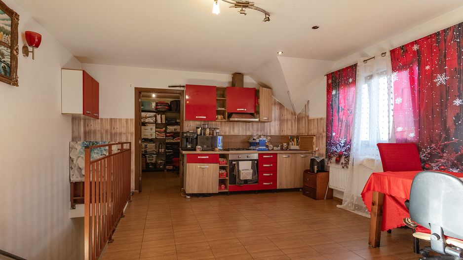 Casă / Vilă cu 6 camere de vânzare în zona Sagului - Poză 11