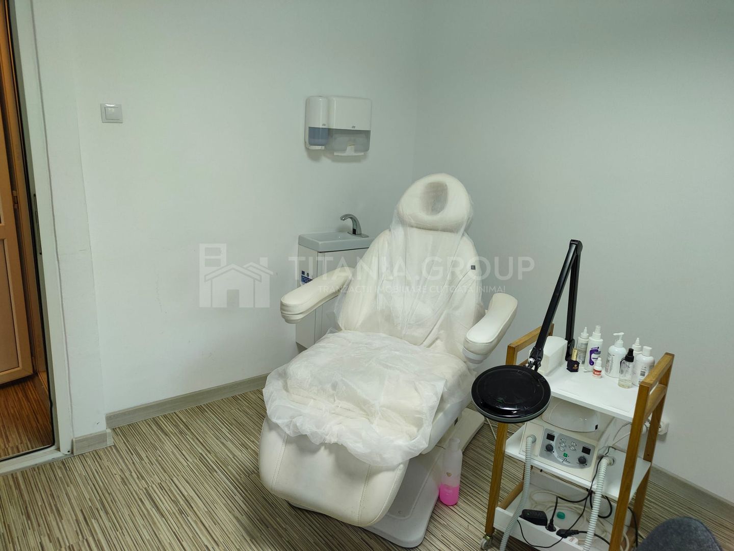 Spatiu comercial, 50 mp + 8 ml vitrina, Florilor, vad pietonal si auto - Poză 11