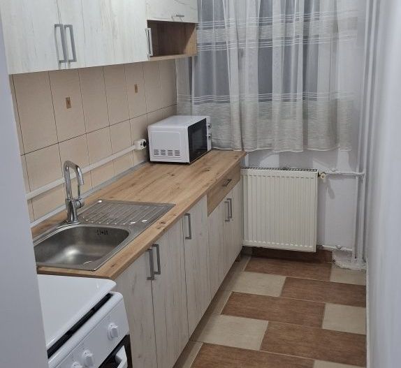 Spitalul Judetean | 3 Camere | Etaj 1 | Bloc izolat | - Poză 1
