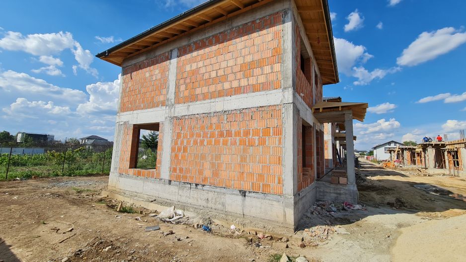 Casa individuala 15 minute de capitala, zona linistita - Poză 3