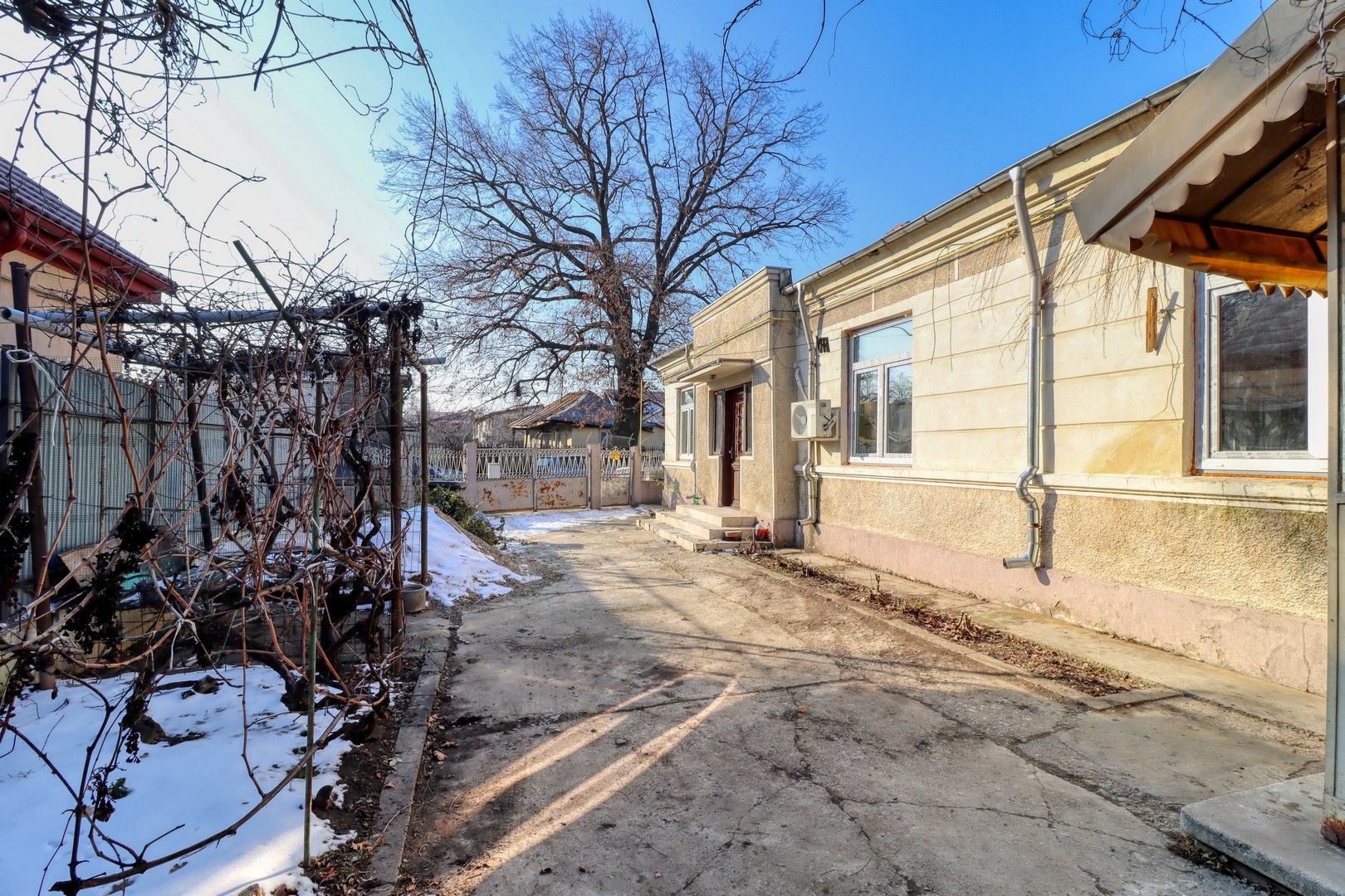 Centru- Casă boierească individuală- 5 camere si  451 mp teren - Poză 33