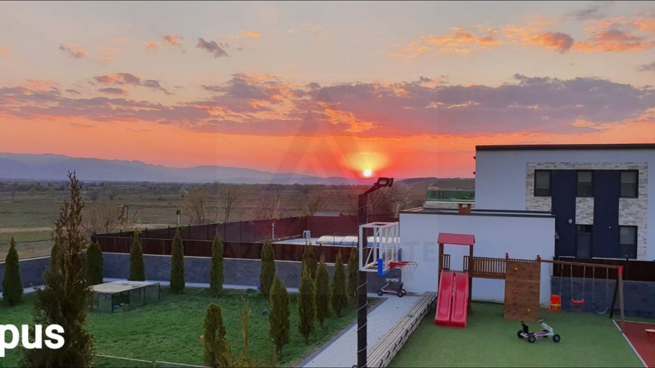 Vila ultrafinisata 550 mp utili si 2000 mp teren amenajat in Sibiu - Poză 23