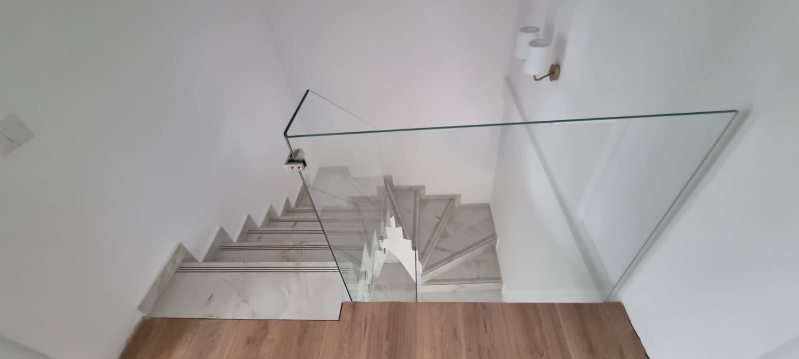 Reședință Modernă cu Finisaje Distinse - Poză 18