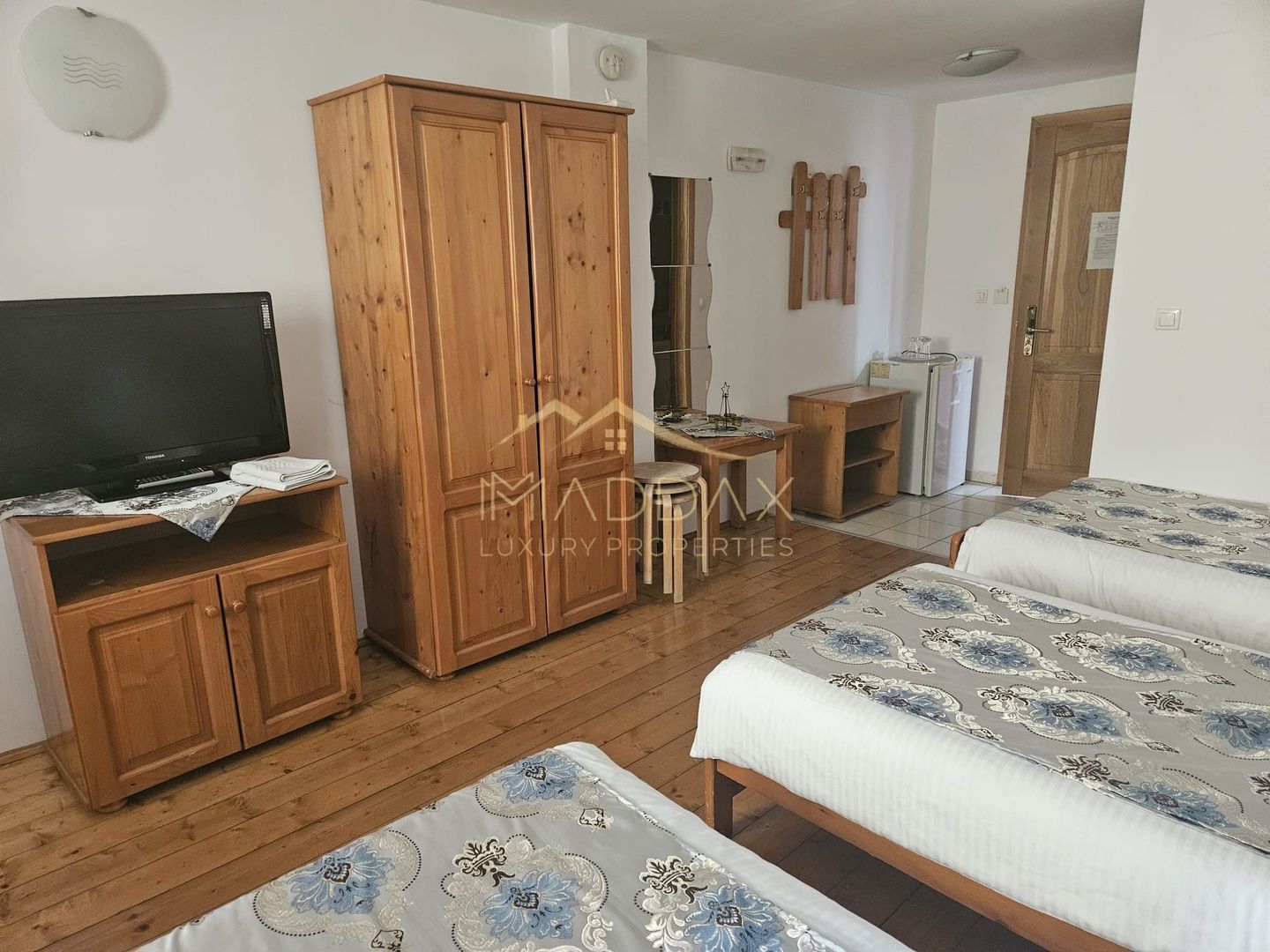 Pensiune 10 camere cu restaurant // Moieciu de Jos - Poză 27