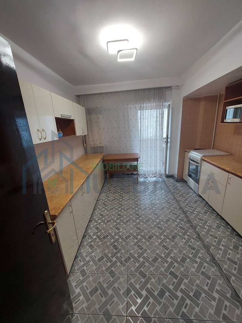 Apartament 3 camere, decomandat, în Iași, zona Rond Vechi CUG - Poză 3