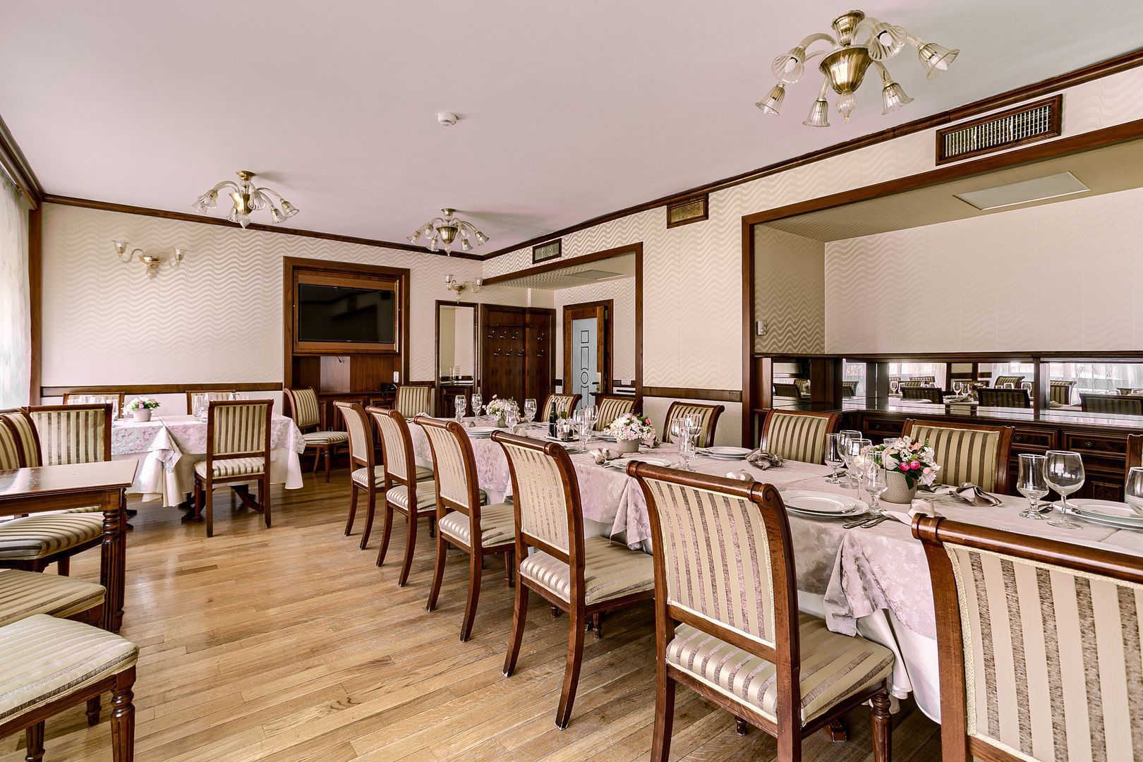 Oportunitate de investiție: Hotel Best Western de 4 stele Arad - Român - Poză 13