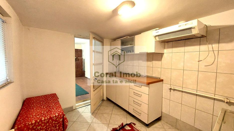 Vanzare casa 6 camere, 3 bai, 3 bucatarii, 2 centrale,  curte individu - Poză 14