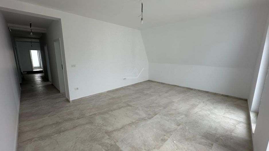 Lift. 2 terase 17 mp. 2 bai. 2 locuri de parcare. Decomandat. - Poză 2