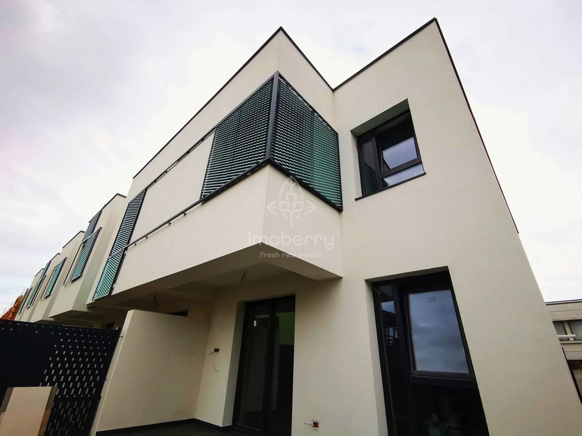 Summer Residence - Poză 5