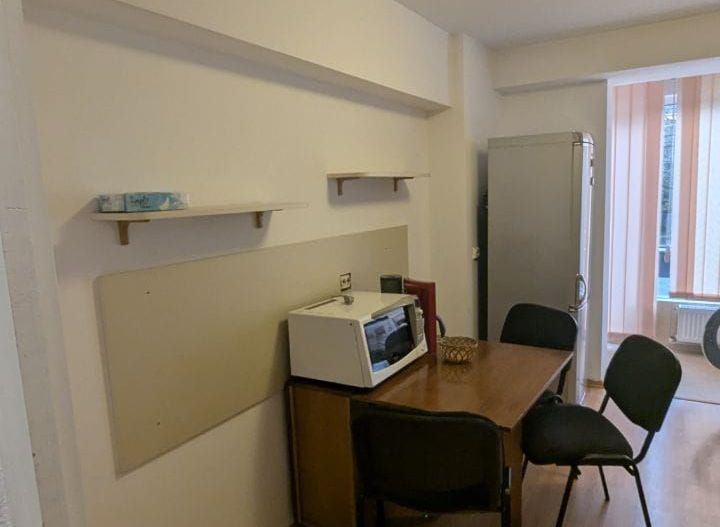 De inchiriat apartament cu 3 camere, Mazepa 1 la BR-uri, etaj 1, 550 euro - Poză 2