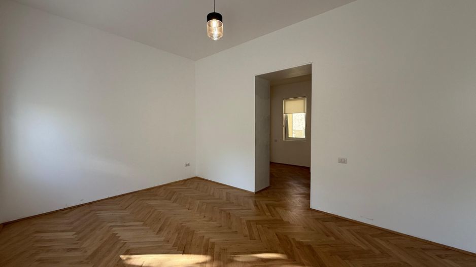 Vilă elegant renovata pentru business de prestigiu - Poză 10