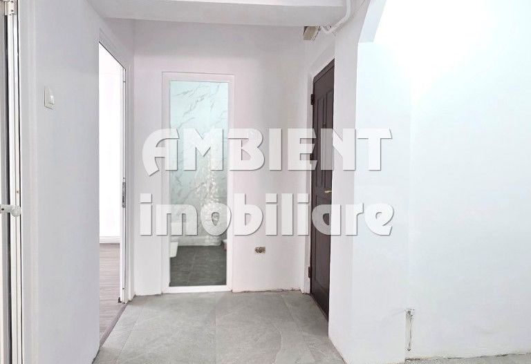 DE ÎNCHIRIAT - Spațiu birouri - Apartament cu 3 camere, parter, zona CENTRU; - Poză 11