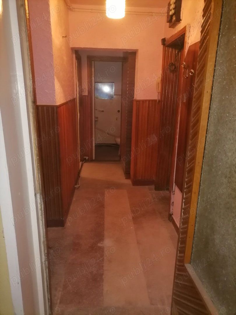 BRASADAS vinde apt 4 camere etaj 4/4 in centru. - Poză 1