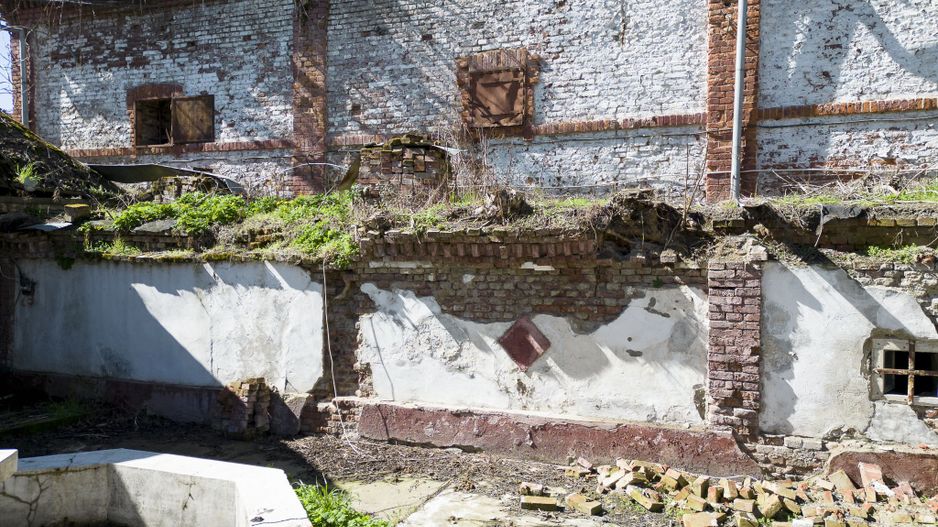 Teren ultracentral 1200mp și construcții - Poză 9