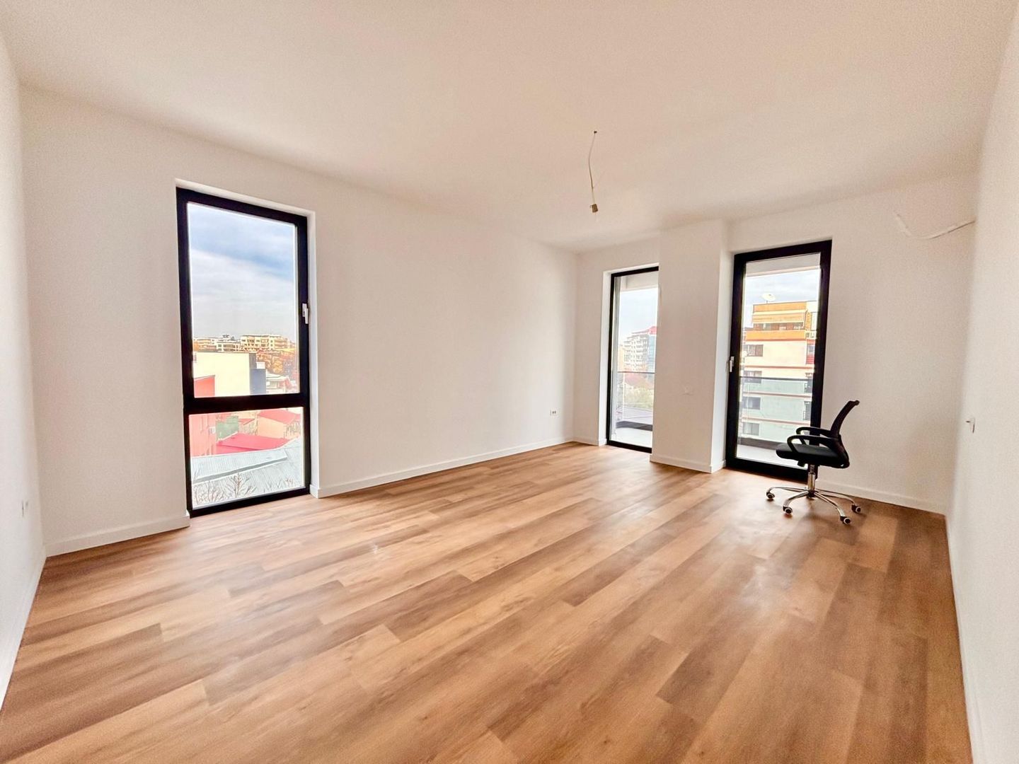 Apartament superb 2 camere zona Decebal - Poză 1