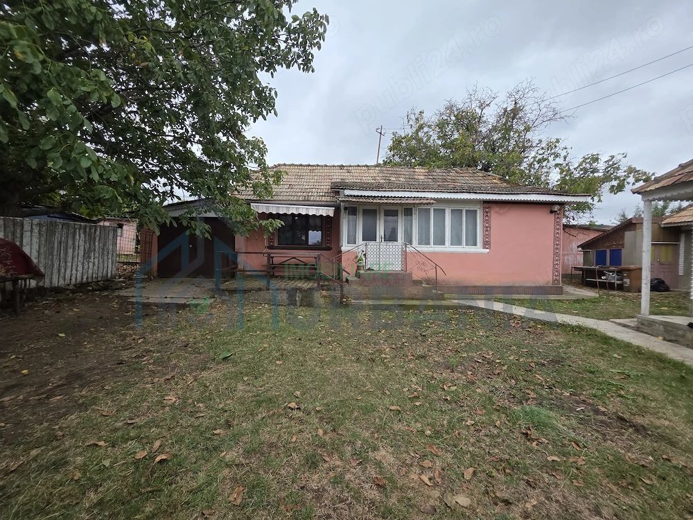 Ansamblu rezidențial cu 2 case în Scoposeni, comuna Gorban – teren 2400 mp, utilități complete - Poză 1
