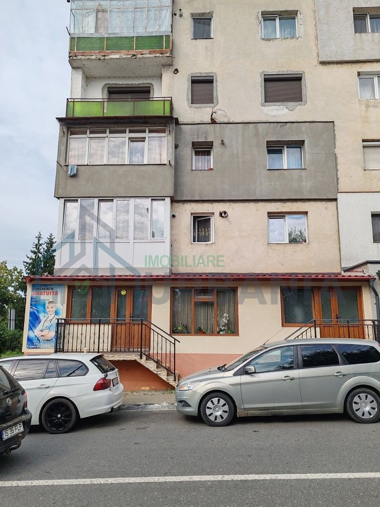 Apartament 2 camere decomandat, central, Târgu Frumos, vizavi de Spitalul Orășenesc - Poză 1
