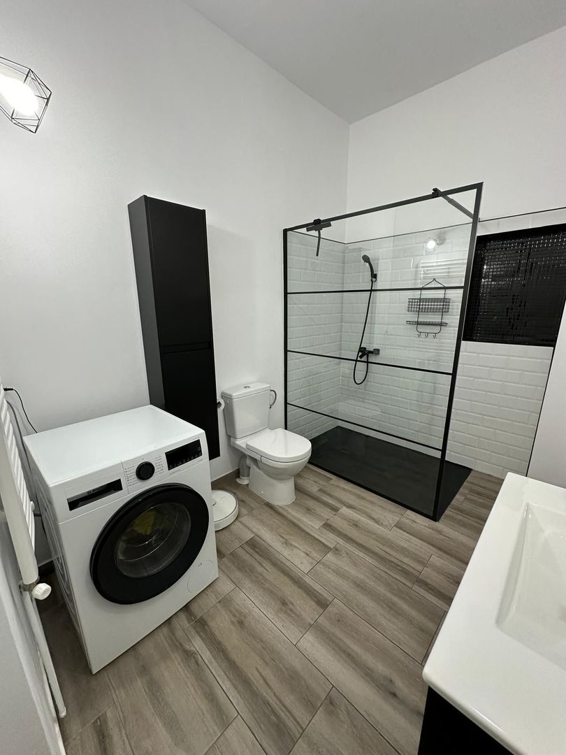 Imobil cu destinatii multiple- 6 apartamente - Poză 7