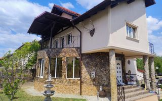 Vilă elegantă cu design luxos și grădină superb amenajată în Șag - Poză 1
