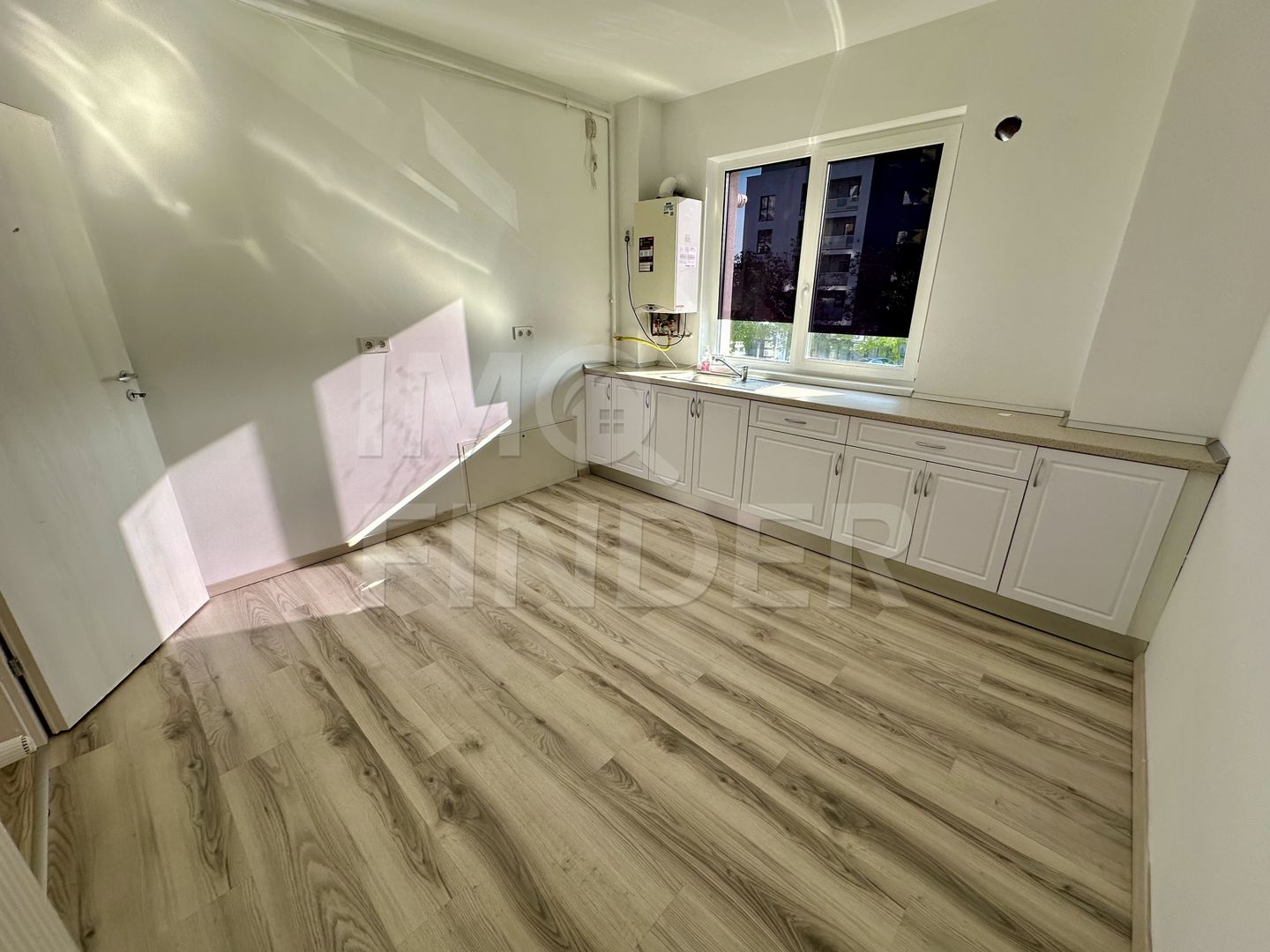 Vanzare apartament 4 camere, Europa, 116 mp ultrafinisat, imobil nou - Poză 3