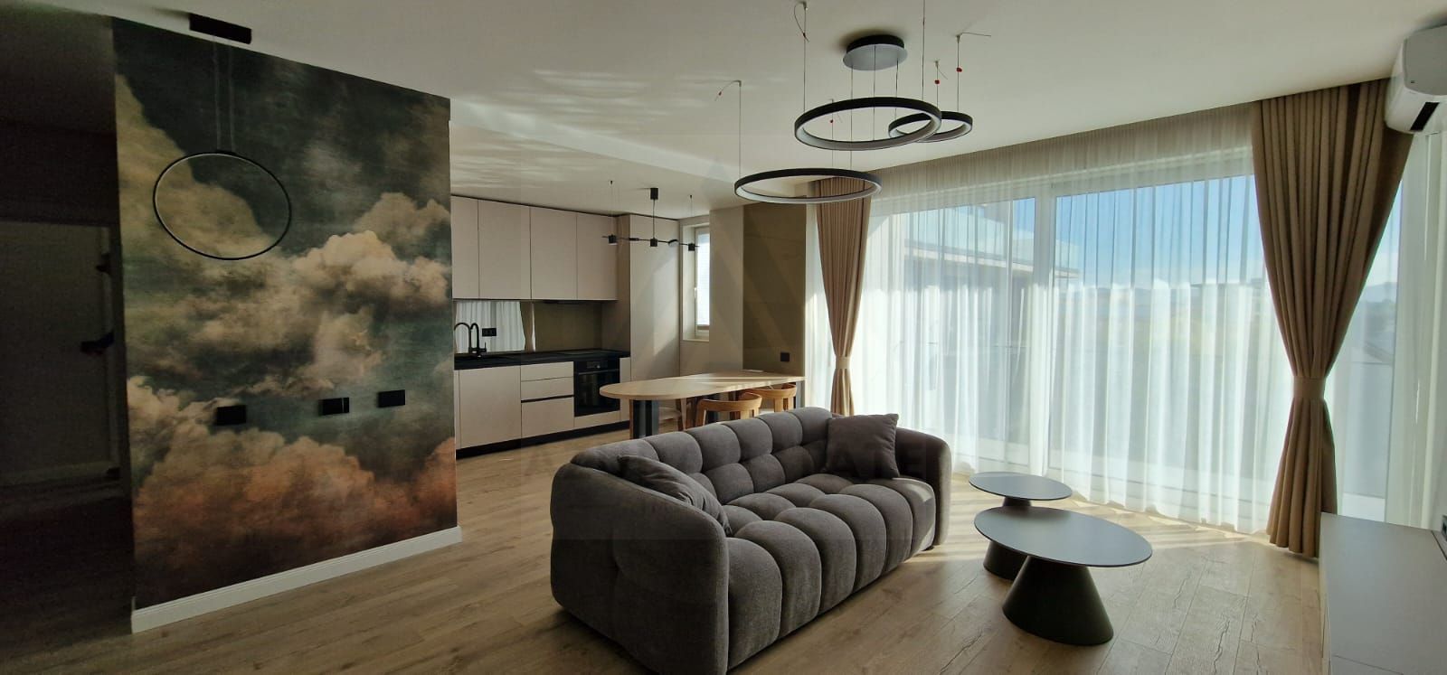 Apartament lux 80 mp utili 3 camere 2 bai si parcare subterana - Poză 1